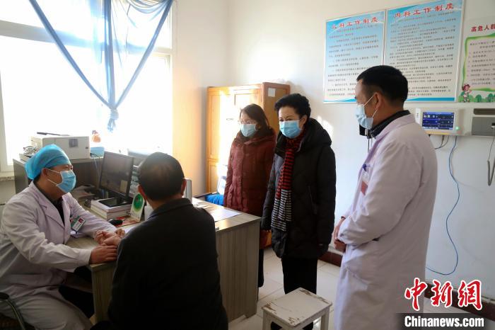 全國政協(xié)委員戴秀英：村醫(yī)越來越少，出路在哪？