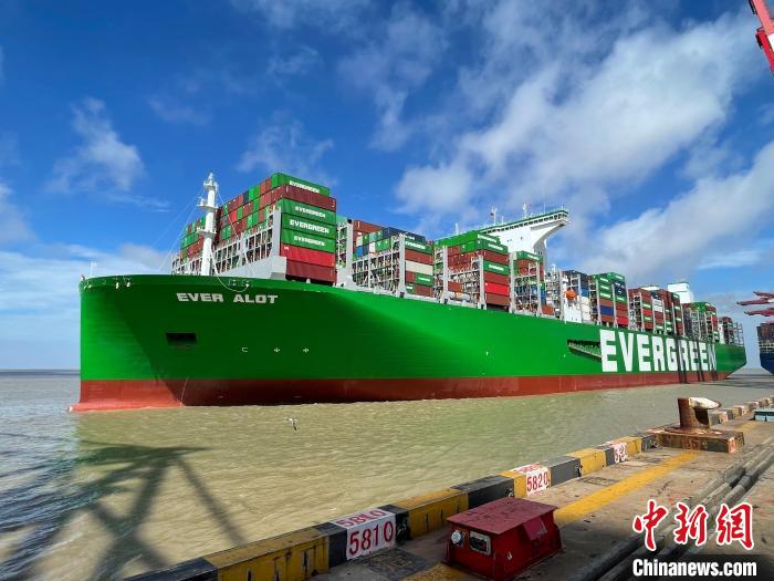 單船運(yùn)能“天花板”不斷打破上?？诎丁按蟠?jīng)濟(jì)”方興未艾