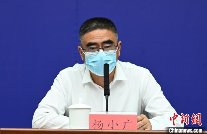 成都市政府副秘書長、市衛(wèi)健委主任楊小廣?！“苍?攝