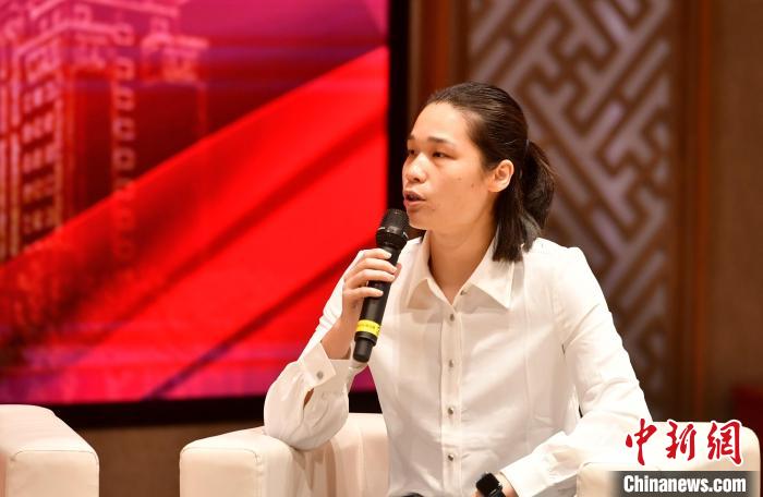 圖為林莉在福建師范大學(xué)分享會上發(fā)言?！蚊?攝