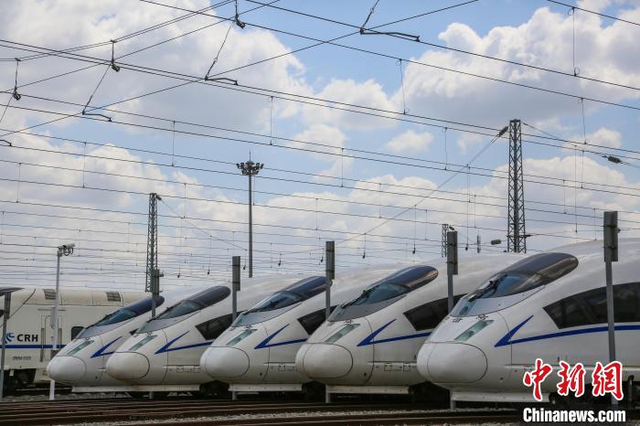 哈鐵管轄高鐵動(dòng)車(chē)組。　哈鐵提供