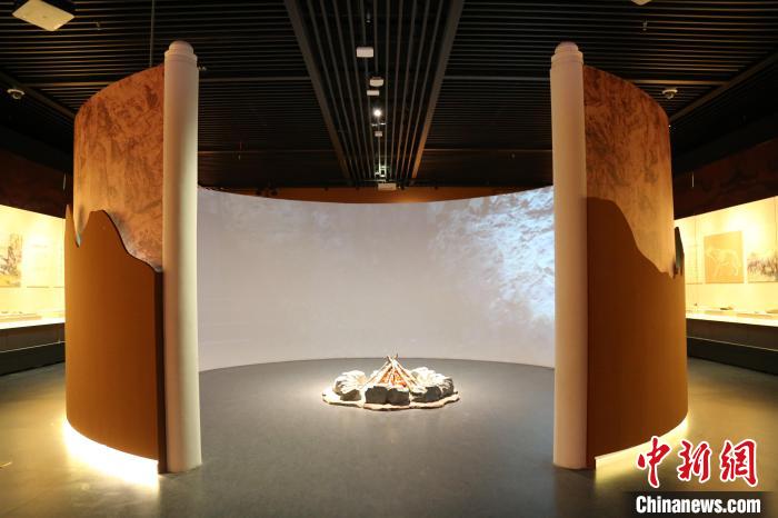 周口店遺址是迄今為止世界上同時(shí)期古人類遺址中，材料最豐富、最全面和最具代表性的一處遺址?！√胁┪镳^供圖