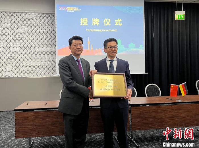 圖為授牌儀式現(xiàn)場?！●R秀秀 攝