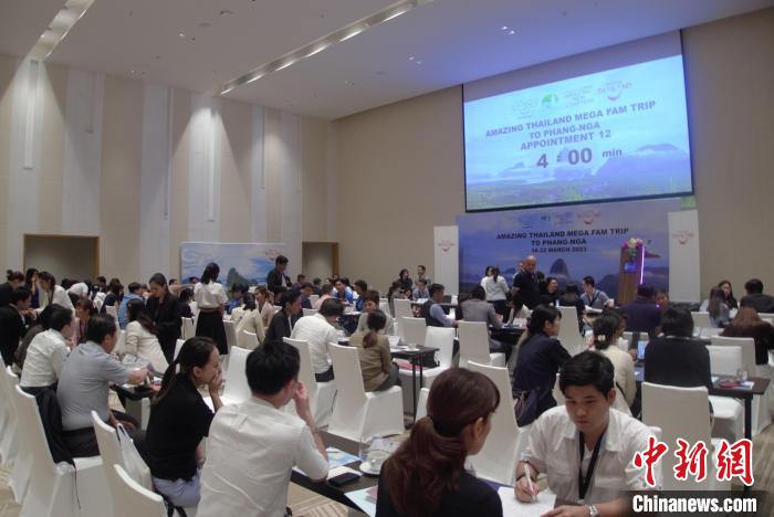 商務洽談現場 趙婧楠 攝