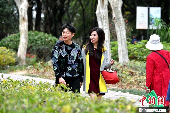 圖為3月15日，張家豪(左)與林佳臻在福建福州金山公園游玩。 <a target='_blank' href='/'><p  align=