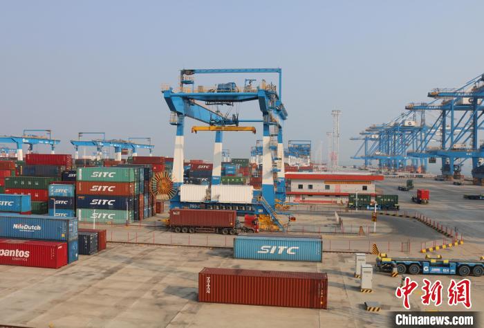 北部灣港欽州自動化集裝箱碼頭。　陳秋霞 攝