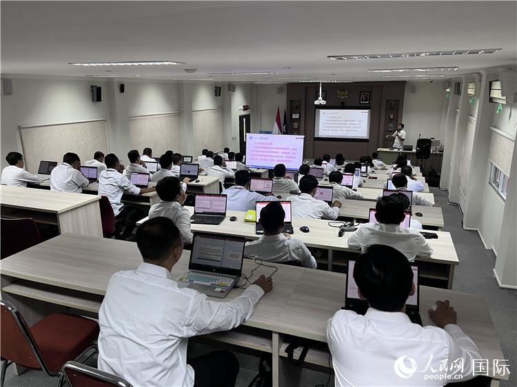 學習現(xiàn)場。人民網(wǎng)記者 張杰攝