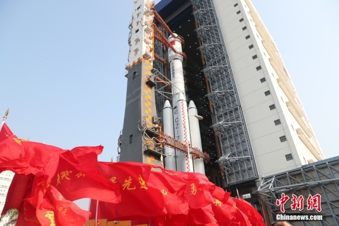 圖為轉運現(xiàn)場。攝影 邱立軍 黃國暢