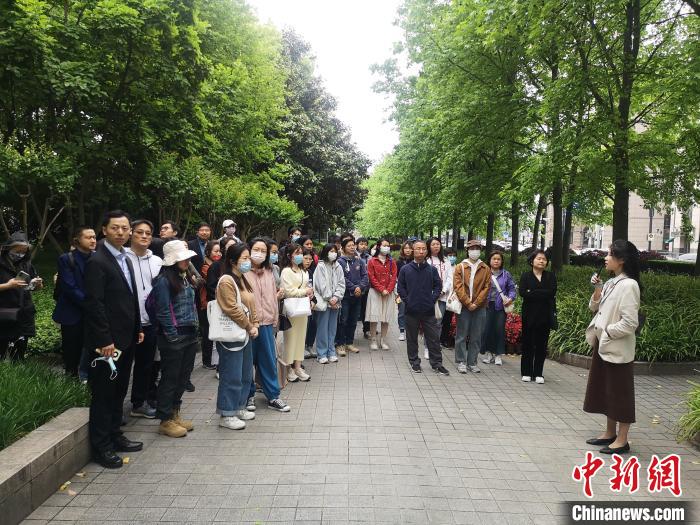 活動現(xiàn)場?！》队畋?攝