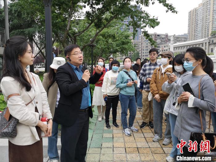 活動現(xiàn)場?！》队畋?攝