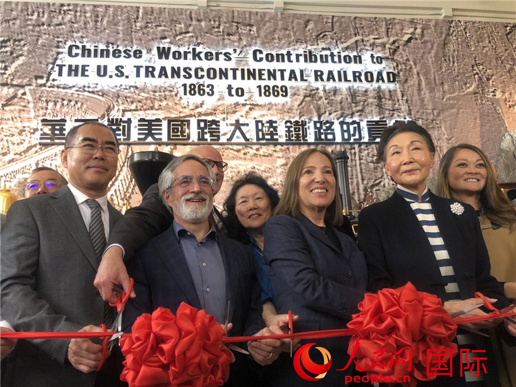 圖為（從右到左）方李邦琴、加州副州長康依蓮、舊金山市議長佩斯金、中國駐舊金山副總領事潘慶江在剪彩。人民網(wǎng)記者 鄧圩攝