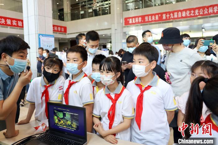 中科院自動化所“自動化之光”公眾科學日活動現(xiàn)場。　中科院自動化所 供圖