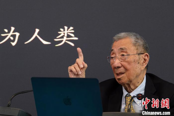 高能論壇上，丁肇中先生與現(xiàn)場聽眾交流?！?lt;a target='_blank' href='/'><p  align=