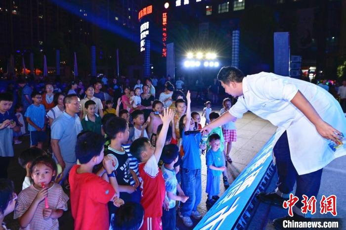 2023年鷹潭市“好奇心”科普節(jié)吸引了不少孩子踴躍參與。　主辦方 供圖