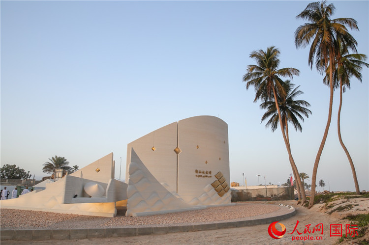 圖為位于阿曼塞拉萊市的鄭和紀(jì)念碑。人民網(wǎng)記者 任皓宇攝