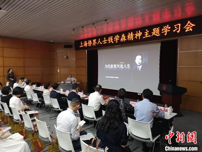 上海交通大學(xué)錢學(xué)森圖書館館長、錢學(xué)森之子錢永剛以“為民族復(fù)興選人生”為題作專題報告?！》队畋?攝