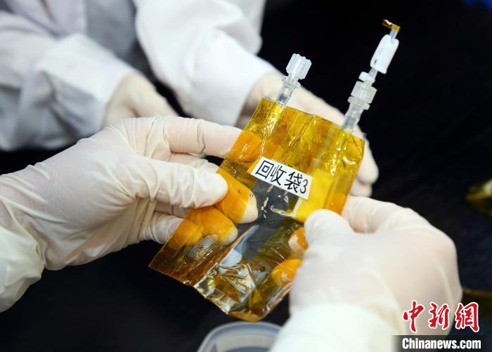 隨神舟十五號(hào)返回地面的空間科學(xué)實(shí)驗(yàn)樣品。　中科院空間應(yīng)用中心 供圖