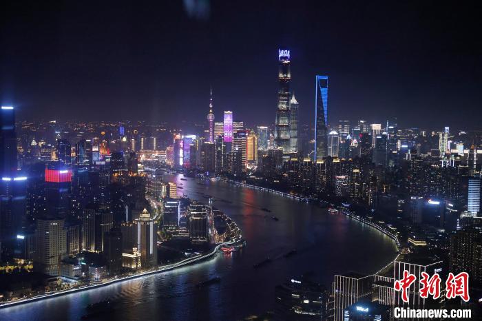 6月3日晚，鳥瞰上海黃浦江兩岸城市夜景?！∫罅⑶?攝