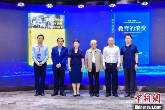 數(shù)智時(shí)代教育面臨怎樣的新機(jī)遇？專家：積極挖潛創(chuàng)新、謹(jǐn)慎應(yīng)對(duì)挑戰(zhàn)