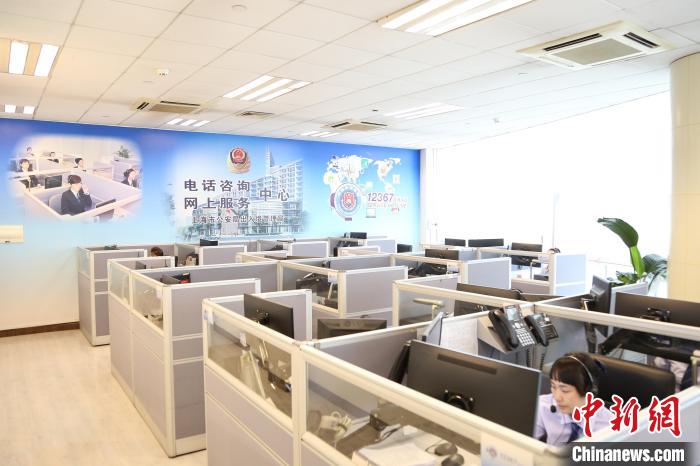 警方表示，自2023年1月9日至5月31日，上海出入境12367服務(wù)平臺還累計接處來電超15萬通?！∩虾Ｊ泄簿止﹫D