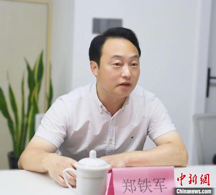 寧德市臺港澳辦主任鄭鐵軍講話?！窃式?攝