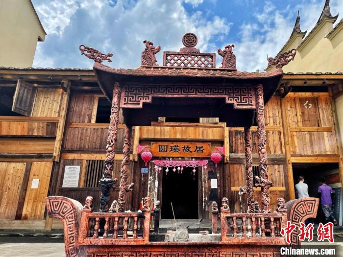 臺灣上趣開新團隊入駐古田縣平湖鎮(zhèn)端上村，以“圓瑛法師故里”為主題打造愛國禪意村?！吻汕?攝