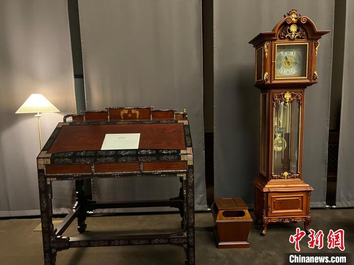 圖為春秋館展覽陳設(shè)的青瓦臺家具?！⑿?攝