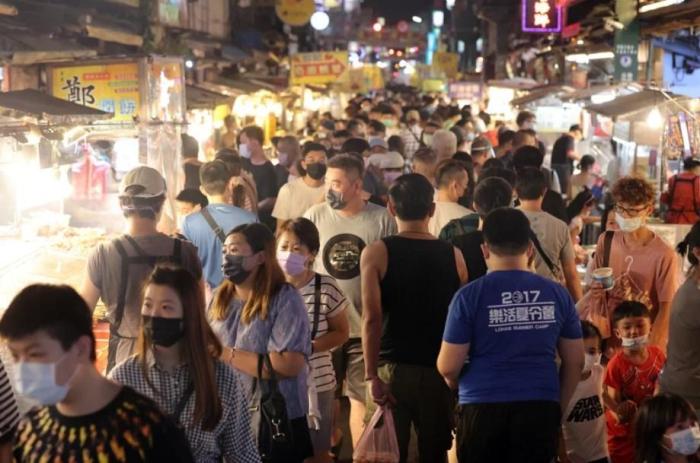 冰粉、雙皮奶、螺螄粉……臺網(wǎng)友發(fā)帖：臺灣街頭越來越多大陸小吃