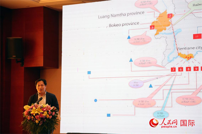 老撾計(jì)劃與投資部發(fā)展研究院院長史提羅斯·拉斯福尼在活動(dòng)現(xiàn)場發(fā)言。人民網(wǎng)記者楊一攝
