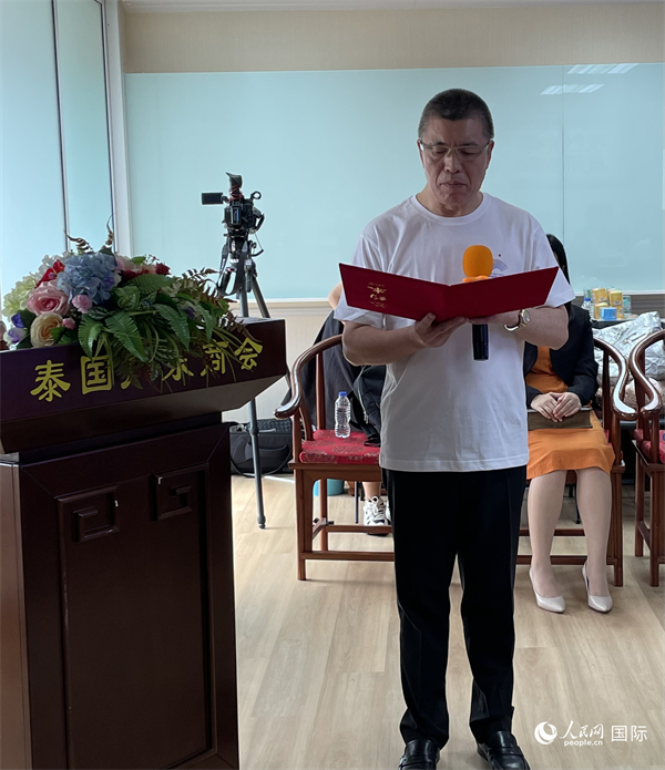 泰國(guó)浙江商會(huì)會(huì)長(zhǎng)祁曉云受泰國(guó)華僑華人和駐泰各級(jí)商會(huì)機(jī)構(gòu)委托發(fā)出倡議，華僑華人群體將積極助力亞運(yùn)會(huì)舉行。人民網(wǎng)記者 劉慧攝