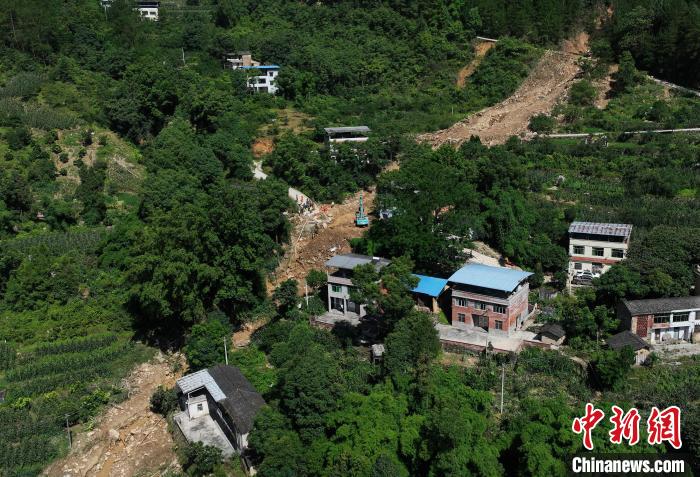 圖為航拍重慶萬州救援現(xiàn)場?！￡惓?攝