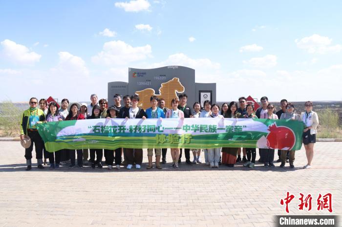 圖為臺(tái)胞體驗(yàn)大美內(nèi)蒙古。　托婭供圖