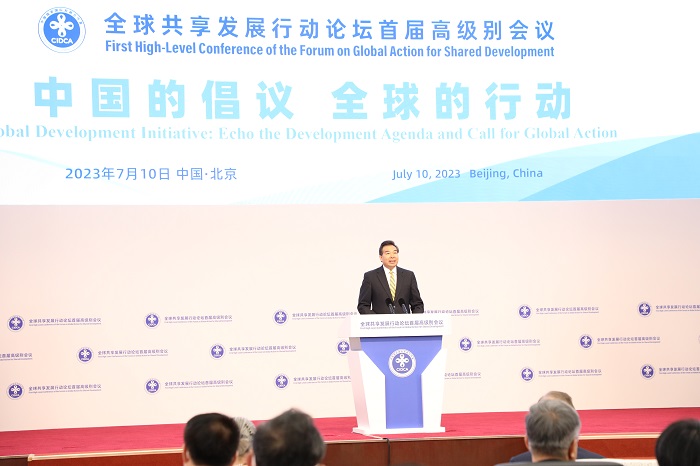 中國(guó)國(guó)家國(guó)際發(fā)展合作署署長(zhǎng)羅照輝出席全球共享發(fā)展行動(dòng)論壇首屆高級(jí)別會(huì)議開幕式并發(fā)表歡迎致辭。中國(guó)國(guó)家國(guó)際發(fā)展合作署供圖
