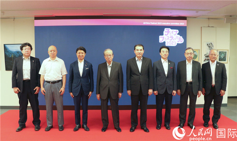 主辦方代表合影。人民網(wǎng) 許可攝