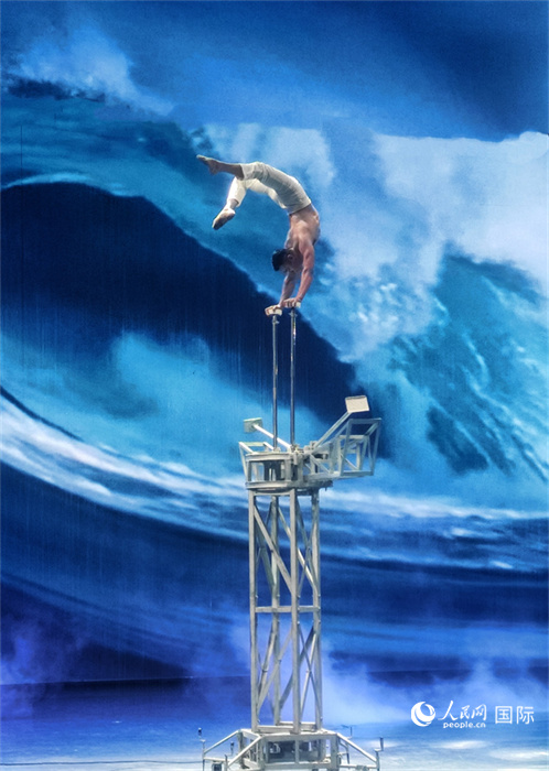 吳橋雜技大世界中的雜技演出。人民網(wǎng) 趙昭攝