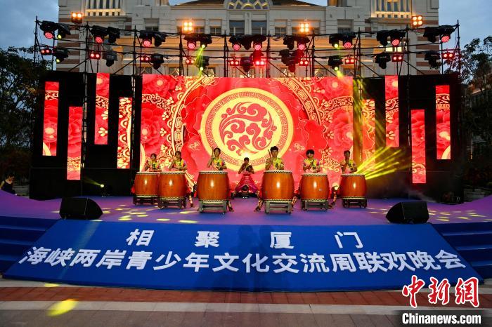 臺(tái)灣青少年表演《鼓舞四方》?！⊥鯑|明 攝