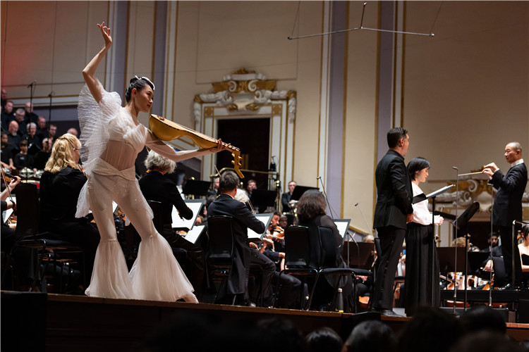 圖8月5日，2023愛丁堡國際藝術(shù)節(jié)開幕式音樂會《慈悲頌》的演出現(xiàn)場。藝術(shù)節(jié)組委會供圖