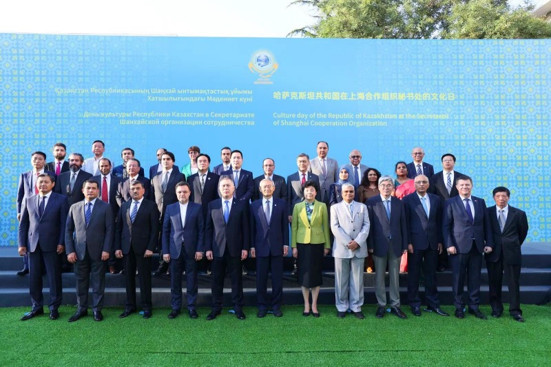 活動現(xiàn)場來賓合影留念。主辦方供圖