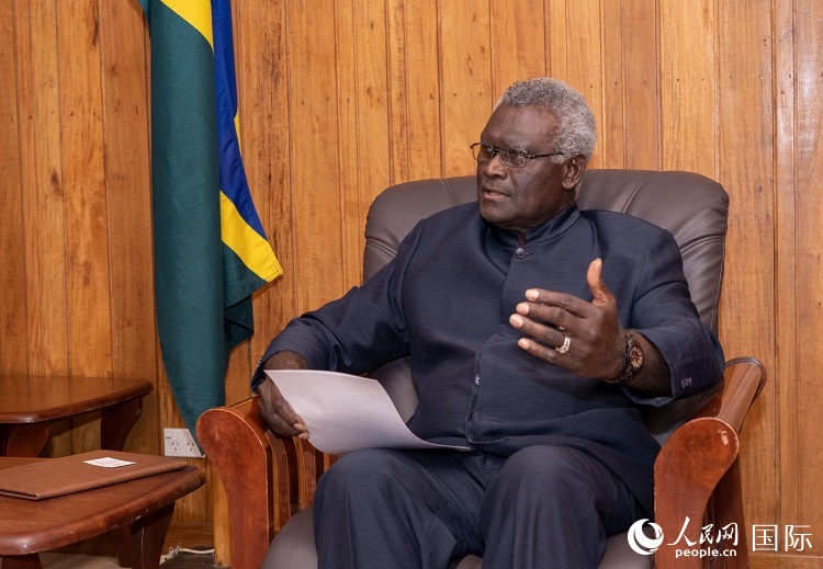 2023年9月14日，所羅門群島總理梅納西·索加瓦雷在首都霍尼亞拉接受人民網(wǎng)記者專訪。（人民網(wǎng) 賀吉攝影 ）