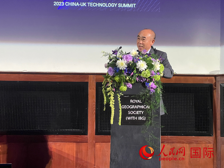 中國駐英國使館科技公參丁明勤發(fā)表致辭。人民網(wǎng)記者 周卓斌攝