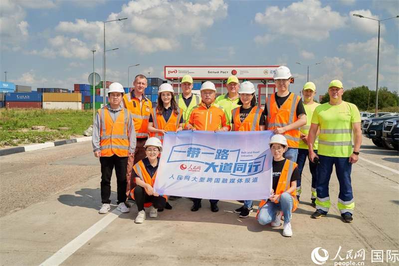 人民網(wǎng)記者在莫斯科別雷拉斯特物流中心采訪。