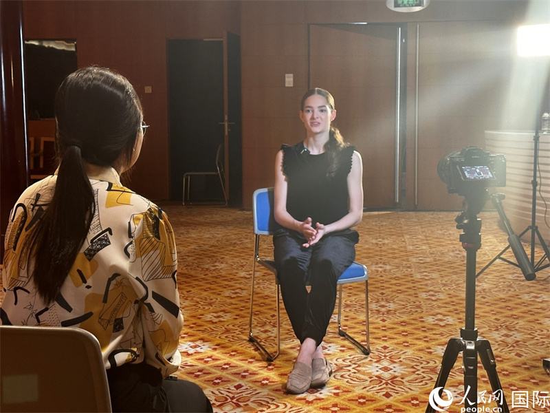 莫斯科大劇院芭蕾舞團首席舞者埃莉奧諾拉·塞弗納德接受人民網(wǎng)記者專訪。人民網(wǎng)記者 申佳平攝