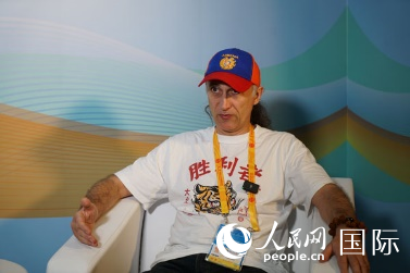 亞美尼亞新聞通訊社記者帕魯伊爾在“一帶一路”高峰論壇新聞中心接受人民網(wǎng)專訪。 人民網(wǎng) 褚夢琦 攝