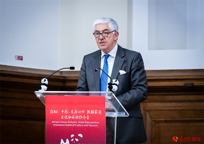 英中商業(yè)發(fā)展中心主席約翰·麥克萊恩致辭。人民網(wǎng) 郭錦標攝