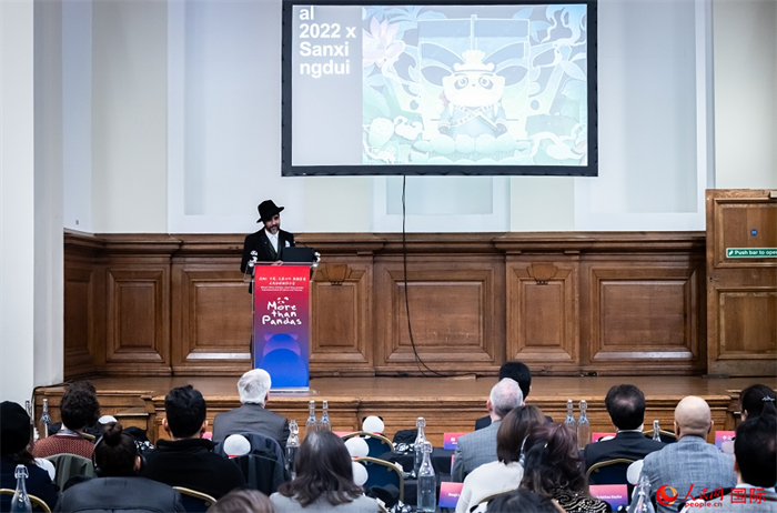 城市建筑與文化創(chuàng)意設計師卡姆·帕尼薩講述他和四川的故事。人民網(wǎng) 郭錦標攝