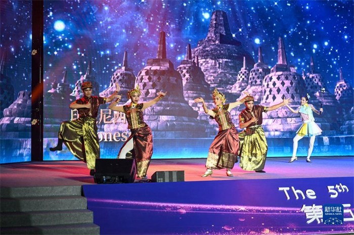 10月21日，在馬來西亞行政首都普特拉賈亞，演員在第五屆中國—東盟視聽周開幕活動上表演。新華社記者 程一恒 攝