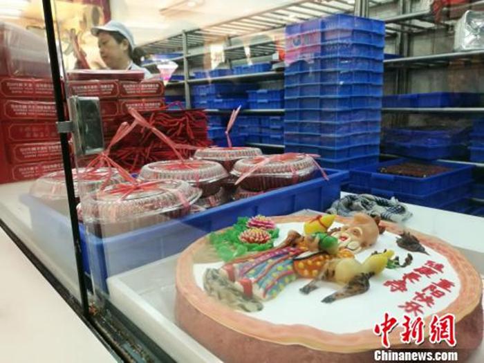 資料圖：等待銷售的重陽(yáng)糕。　鐘升 攝