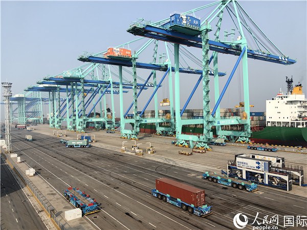 天津港北疆港區(qū)C段智能化集裝箱碼頭。人民網(wǎng)記者 符園園攝