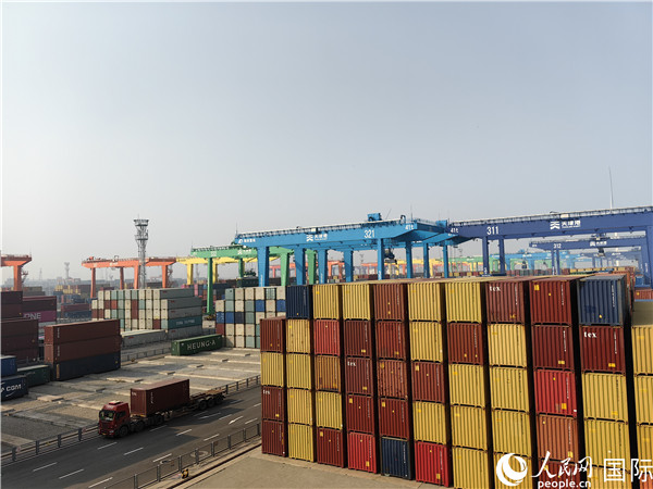 天津港北疆港區(qū)C段智能化集裝箱碼頭。人民網(wǎng)記者 符園園攝