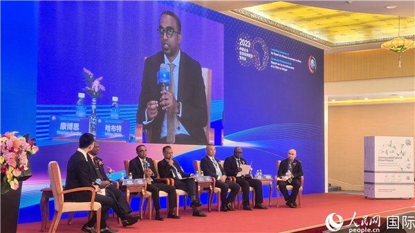 與會嘉賓展開座談。人民網(wǎng)記者 萬宇攝